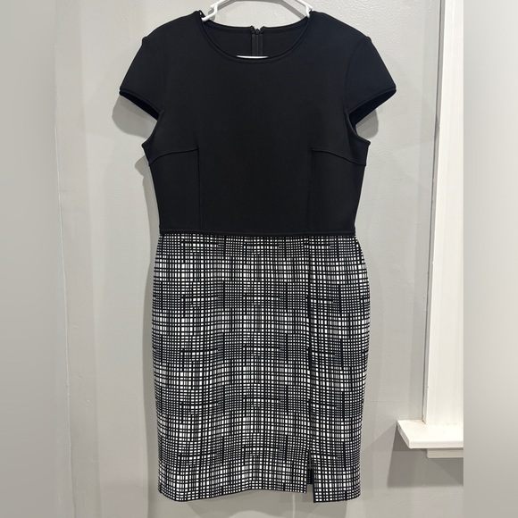 St. John Dresses & Skirts - St. John Collection Luxe Sculpture Knit Cap Sleeve Dress-Caviar Size‎ 12